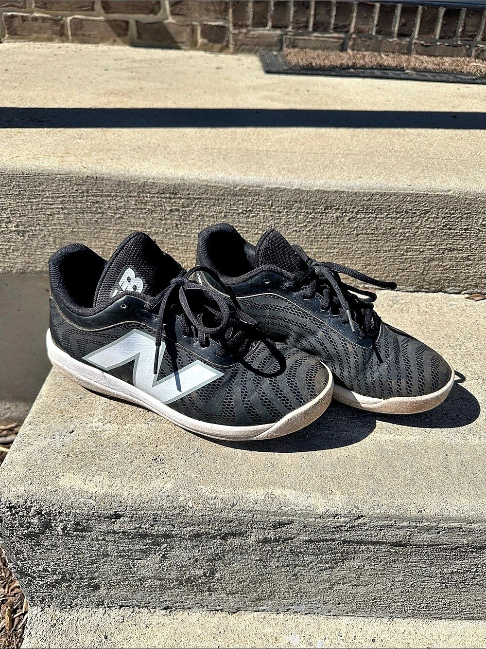 New Balance boys baseball cleats